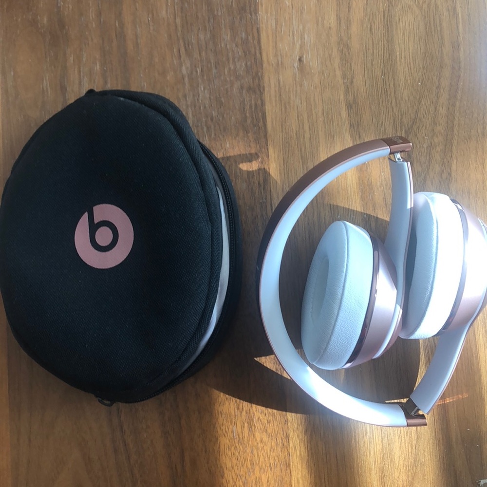 Beats solo 2 wireless headphones